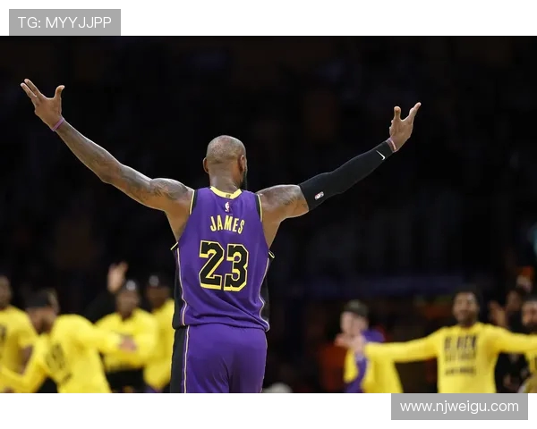 詹姆斯再创辉煌40分10篮板7助攻助湖人加时战胜勇士挺进季后赛